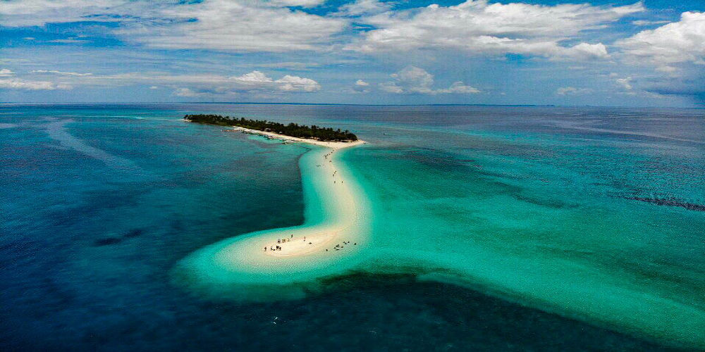 Kalanggaman Sandbar with white sandbars and clear blue water